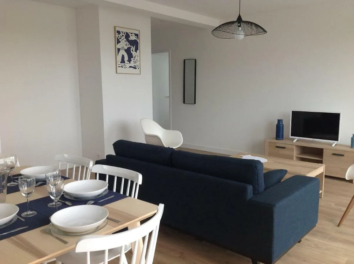 The Place To Be Concarneau 0*,